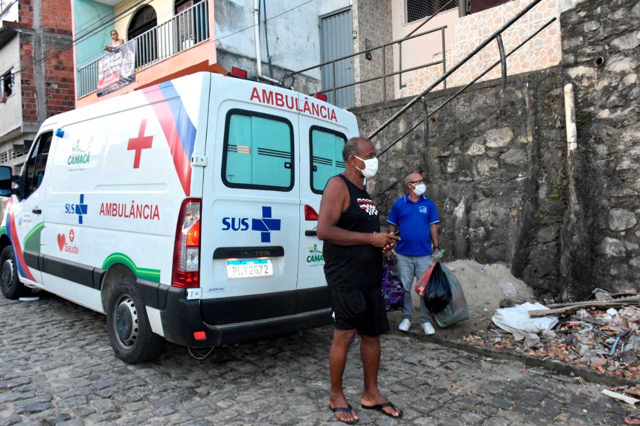 Camacã: Internado com o COVID-19 há 10 dias, Tonho da Patrol recebe alta e é recibo com aplausos